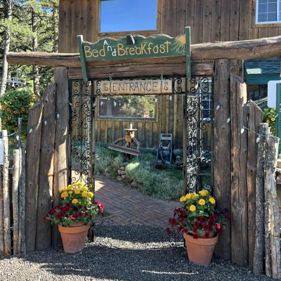 Well maintained and decorated garden at Cucharas River Bed and Breakfast