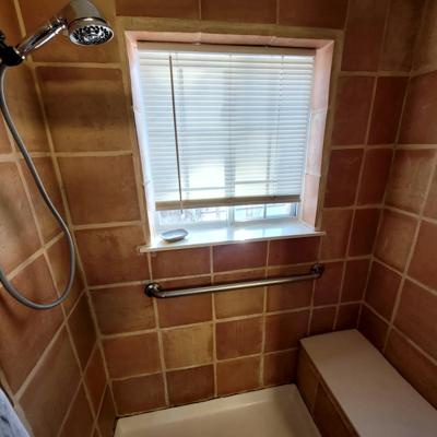 Shower at Cucharas River Bed and Breakfast