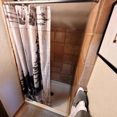 Shower at Cucharas River Bed and Breakfast